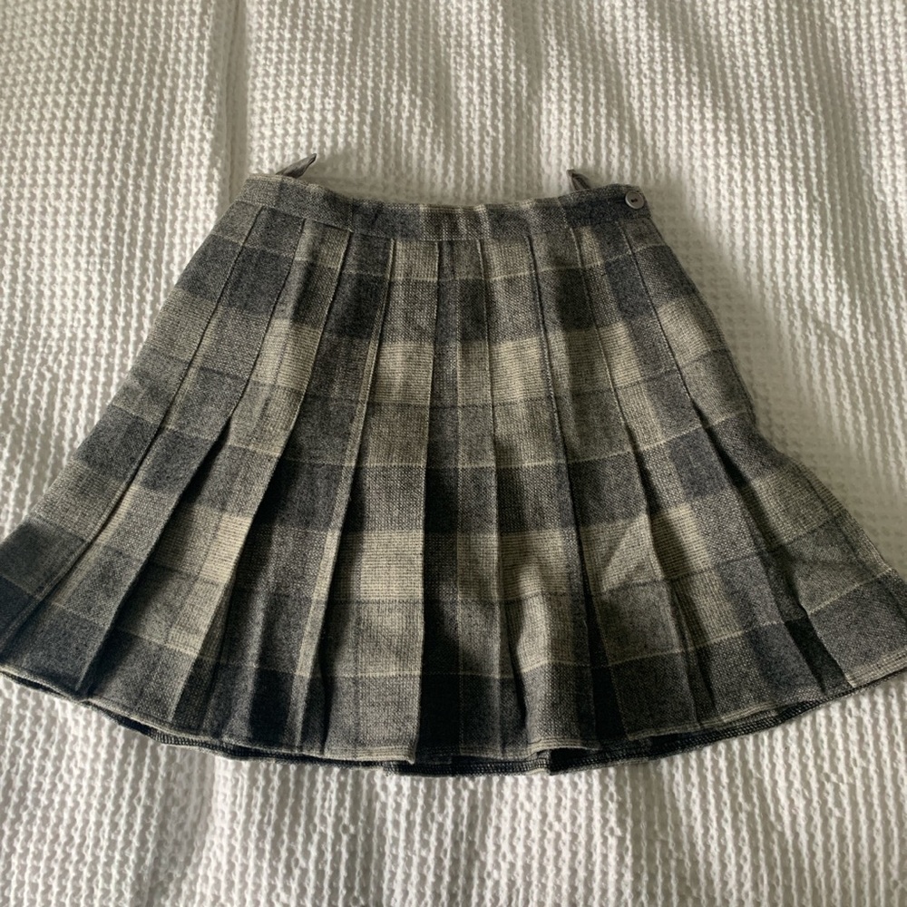Beautiful vintage wool pleated skirt in gray plaid